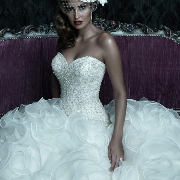 Allure Bridal Couture Dress size 2 Ivory with train hook and build in bra - Picture 3 of 11